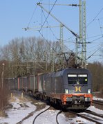 Hectorrail 242.516/182 516 hat hier die 241.003-2 und einen langen KLV Zug im Schlepp.