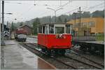 Autour de la voie ferr�e / Rund um die eiserne Bahn (Herbstevent 7./8. Sept. 2024) - Der Dm 2/2 N� 3  Biniou   aus der Bretagne passt perfekt zum Wetter, dass sich dann aber doch wesentlich besserte. Die kleine Draisine geh�rt der Blonay  Chamby Bahn und ist erst seit kurzem wieder in Betrieb und wurde f�r den heutigen Tag festlich geschm�ckt.
Das Bild entstand in Blonay.  8. Sept. 2024