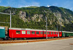 Ehemaliger SOB Einheitswagen I Speisewagen WR 55 85 88-35 452-9 CH-SLM, der SLM GmbH (Schorno Locomotive Management), abgestellt am 01 August 2019 beim Bahnhof G�schenen.