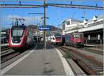 Eine zufällige  Fahrzeugparade in Lausanne: ein SBB RABe 502  Twindexx  als IC1 nach Geneve-Aéroport, der SBB RABe 511 104 als RE33 nach Vevey und die Re 6/6 022 (Re 620 022-4)  Suhr .