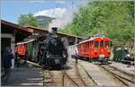 Der in der Mitte des Bildes stehende RhB ABe 4/4 I N� 35 der Blonay Chamby Bahn ergab dieses eher seltene Bild dreier Traktionsarten praktisch als Lokparade mit der von Blonay angekommen BFD HG 3/4 N� 3 und der etwas verdeckten kleinen Dieselrangierlok Tm 2/2 1 (1930/Orenstein & Koppel). 

9. Mai 2026