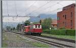 Der Tm 106 002 rangiert in Meirigen den KWO MIB Ta 2/2 N° 3 TRUDI in Meiringen auf das Gleis 1 was bedeutet, dass der Akkumulator-Triebwagen nicht alleine fahren kann oder darf.

23. August 2025 


