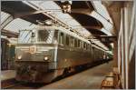Die Ae 6/6 11402 mit einem Regionazug nach Pfäffikon SZ kurz vor der Abfahrt in Zürich HB.