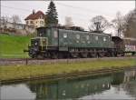 Durchfahrt der heißen Fuhre durch Bürglen mit Lok Ae 4/7 10950 der Swisstrain.