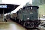 EBT-108 (Emmental Burgdorf Thun) im Juli 1983 vor einem kurzen Personenzug im Bahnhof Moutier