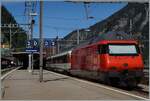 Eine SBB Re  460 schiebt ihren IC aus EW IV Wagen durch den Bahnhof von Göschenen in Richtung Norden. Gut ein Jahr lang kommen die Reisenden via Gotthard in den Genuss der prächtigen Landschaft entlang der Gotthard Strecke, ab dem 2. September 2024 wird die Fahrt dann wieder durch en Gotthard Basis Tunnel (GBT) gehen.

4. Sept. 2023