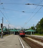 SBB Re 4/4 II 421 371-6 mit dem EC 193 nach München hier beim Halt im sehr warmen Bregenz.