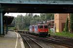 Ein starkes Doppel...SBBC 4421 393-0(R1/Be/13.09.11) und 4421 396-3(R1/Be/20.05.10) mit ewig langem Containertragwagen-Zug auf dem Weg in den Hamburger Hafen. HH-Harburg 02.10.2015