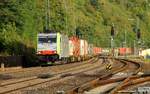 BLS 9185 4486 501-0 oder einfach nur BLS 486 501 getauft auf den Namen  Beura Cardezza  fährt hier mit einem KLV Zug durch Kaub am Rhein. 13.09.2013