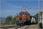 1911 von der Bernina Bahn als Vorspannlok Ge 2/2 61 beschafft, verlässt die RhB Ge 2/2 161  Asnin  /  Eselchen  Chamby als Gastlok zum 50 Jahre Jubiläum der Museumsbahn Blonay Chamby mit einem Zug nach Chaulin.

Zur Freude aller spendierte die RhB der (damals) 107 Jahre alten Lok für die Reise an den Genfersee ein neues, braunes Farbkleid und einen Scherenstromabnehmer.
Zwischenzeitlich ist die Lok noch ein paar Jahre älter, und verrichtet wieder ihren Dienst bei der RhB, immer noch in Braun, aber wieder mit einem Einholmstromabnehmer.

9. Sept. 2018