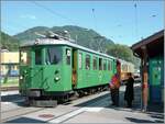 Der GFM Be 4/4 111 (ex GFM BCe 4/4 111 resp. CEG BCE 4/4 11) ist mit dem GFM Salonwagen in Blonay angekommen. Der Be 4/4 111 wurde 1903 bei SWS/Alioth gebaut und 1928 und 1951 umgebaut. Kurzzeit war der Triebwagen mit Xe 4/4 111 bezeichnet; heute ist er im Besitz der GFM Historique so dass ich ihn beim Überarbeiten dieses Textes am 15.10.24 auch dort eingeordnet habe.

Aufnahmedatum 3. Juni 2006 