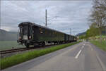 Train du Terroir.

Das hintere Ende des Zuges mit E 3/3 5811 bei Môtiers. Mai 2024.