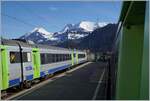 In Därstetten kreuzen sich jede zweite Stunde die RE Zweisimmen - Interlaken, und vermitteln dadurch eine (kleinen) Bahnhof voller EW III-Wagen...