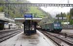 Vor den von der Re 425 192 geschobenen Autozügen wurde am 07.05.2024 der neu in Dienst gestellte Stuerwagen BDt 957 eingesetzt, hier bei der Ankunft in Goppenstein