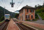 Der FART Gelenk-Triebwagen ABe 4/6 54 „Intragna“  am 02.08.2019  hat seinen Endbahnhof  Camedo erreicht, und steht nun wieder zur R�ckfahrt nach Locarno bereit.