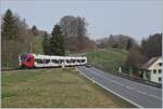 Kurz nach Pensier ist der TPF RABe 527 192 auf dem Weg nach Ins.