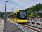 Der neue Waldenburgerbahn WB Be 6/8 101 auf Testfahrt wartet auf den neu verlegten Meterspurgeleisen in Bubendorf Bad auf die Weiterfahrt. Durch die Umspurung von 75 cm auf Meterspur erhlt das  Waldenburgeli  ein ganz neuen Charakter.

30. August 2022