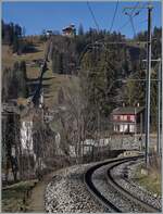 Noch mehr MOB Strecke, aber nur als Bildgestaltungselement: Das Motiv ist die Standseilbahn Les Avants - Sonloup (LAS) links im Bild.