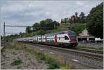 Der SBB RABe 511 106 fährt durch den Bahnhof von Clarens.