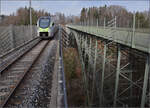Beide Schwarzwasserbrücken mit RABe 528 209 auf der Bahnbrücke.