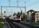 SBB: Herbstliche Abendstimmung mit Regionalzug Olten-Biel vor der Kulisse des Krumen Turms in Solothurn am 29.