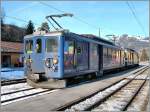 Der MOB BDe 4/4 3006 und eine weiterer im noch nicht umgebauten Bahnhof von Gstaad.