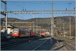 Heute zeigt sich der Bahnhof von Glovelier moderner: während die SBB Gleisanlage etwas zurück gebaut wurde verfügt die CJ nun über einen eigenen Bahnsteig mit zwei Perronkanten.