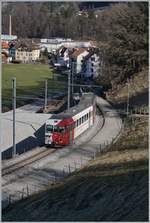 Der TPF Be 4/4 124 mit dem Bt 224 und dem ABt 223 sind als S60 14960 von Bulle auf dem Weg nach Broc-Fabrique und an dieser Stelle schon fast am Ziel der Reise.