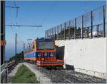 Der Monte Generoso (MG) Bhe 4/8 13 verlässt mit einem flachen Vorstellwagen die Gipfelstation Generoso Vetta.

27. Sept. 2018