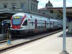 Auch auf der Strecke Zrich-Schaffhausen sind mittlerweile moderne  KISS -Triebwagen der Firma Stdaler unterwegs. Hier steht RABe 511 017 als Interregio in Richtung Zrich in Schaffhausen.