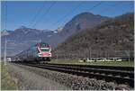 Einige hundert Meter weiter in Richtung Bex nochmals ein Blick ins TPC Dépôt und den SBB RABe 511 038 auf dem Weg nach St-Maurice.