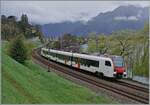 Ein SBB RABe 523.5  Mouettes  als Regionalzug auf der Fahrt in Richtung Lausanne kurz vor dem Château de Chilon.