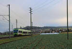 Die ehemalige VHB (Vereinigte Huttwil-Bahnen) / Strecke der ursprünglichen LHB(Langenthal-Huttwil-Bahn) / heute BLS S-Bahn Luzern S6 und S7: Von Lindenholz her gesehen fährt BLS NINA 525 006