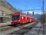 Die von bei der Fusion von der RM übernommen RBDe 566 Pendelzüge fuhren einige Zeit im RM Rot als BLS Regionalzüge.