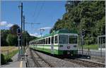 Der RBe 4/8 49 und LEB Be 4/8 35  Romanel  verlassen die Station Jouxtens-Mézery.