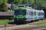 VPM 566 241 steht am 18 Mai 2025 ins Bahnhof von Sümiswald-Grünen und tragt noch die BLS-Farben.