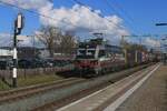 Am 26 Februar 2025 durchfahrt ein umgeleiteter KLV mit SBBCI 193 547 Oisterwijk.