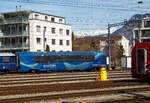 Der RhB Gourmino Speisewagen WR 3811, ex RhB Dr4 3811, ex Mitropa Dr4 11, am 22.03.2023 beim Bahnhof Chur abgestellt.