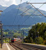 Zwei SBB Re 460 schieben einen IC nach Brig Steuerwagen voraus am 08.09.2021 durch M�lenen in Richtung L�tschberg-Basistunnel.