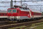 ZSSK 362 007 treft mit die neuste Lackierung in BRatislava Nove Mesto ein am trüben 17 September 2024. Ein Tag später wird Slowakeis Hauptstadt teilweise von Donau überschwommen.