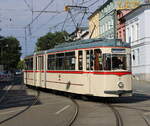 Wagen 1 am 26.09.2021 vor der Haltestelle Rostock-Doberaner Platz