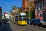 Der GTU 1548 durchfhrt am 30.10.2021 auf der Linie 61 in Richtung Adlershof die Kpenicker Altstadt.