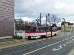 Die Straßenbahnen 311 und 307 (hinten, nicht sichtbar) vor dem Busbahnsteig am Bahnhof Gotha, 11.2.16