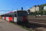 RegioNova 814 124 hat die neue PID Farben bekommen und steht am 9 Mai 2024 in Praha-Smichov.