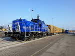 Metrans 1002 011-7 stand am Vormittag des 20.02.2018 mit dem Holzzug von Rostock-Bramow nach Stendal-Niedergrne im Rostocker Fracht und Fischereihafen.Foto I.Pavel