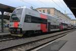 CD 471 046 steht mit die neue pid-Farben f�r das integrierter Prager Transport System am 26 September 2025 in Praha-Masarykovo.