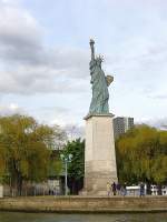 Das hier ist nicht New York sondern Paris. Die Kopie der Freiheitsstatue von Frédéric Auguste Bartholdi auf der  Allée des Cygnes . Fotografiert 02-05-2008.