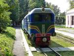 Diesellokomotive TU2 087 der Kindereisenbahn. Strijskij Park, Lviv Ukraine 31-08-2019. 

Diesellocomotief TU2 087 van de pionier of kinderspoorweg. Strijskij Park, Lviv, Oekraïne 31-08-2019.