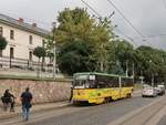 LKP (Львівське комунальне підприємство) LET (Lviv Elektro Trans) Strassenbahn 1136 Tatra KT4SU Baujahr 1988. Vul. Pidvalna Lviv 06-08-2024.

LKP (Львівське комунальне підприємство) LET (Lviv Elektro Trans) tram 1136 Tatra KT4SU bouwjaar 1988. Vul. Pidvalna Lviv 06-08-2024.