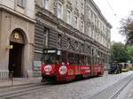 LKP LET Strassenbahn 1072 Tatra KT4SU Baujahr 1984. Petra Doroshenka Strasse, Lviv, Ukraine 18-08-2025.
LKP LET tram 1072 Tatra KT4SU bouwjaar 1984. Petra Doroshenka straat, Lviv, Oekraïne 18-08-2025. LKP LET Strassenbahn 1072 Tatra KT4SU Baujahr 1984. Petra Doroshenka Strasse, Lviv, Ukraine 18-08-2025.
LKP LET tram 1072 Tatra KT4SU bouwjaar 1984. Petra Doroshenka straat, Lviv, Oekraïne 18-08-2025.